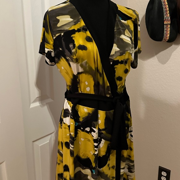 Elegant wrap dress  slimming - Picture 2 of 4